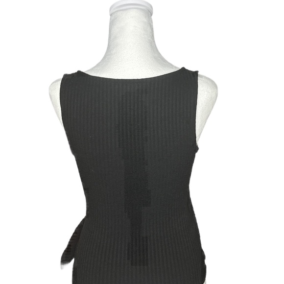Express Sleeveless Tank Wrap - Picture 2 of 3